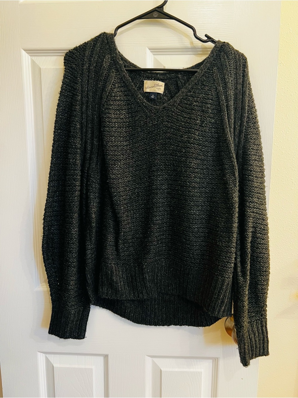 Universal Thread Heathered Black V-Neck Textured Knit Sweater